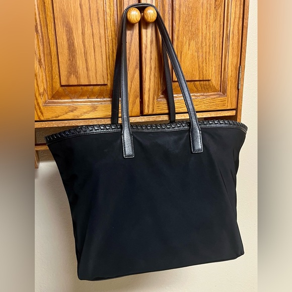 Tory Burch Large Black Travel Tote with Logo Accent Great Used Condition! - Picture 7 of 14